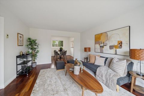 Photo 3 at 11 Castle Hill Drive, Sullivan, Toronto