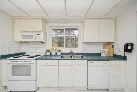 Photo 9 at 11 Castle Hill Drive, Sullivan, Toronto