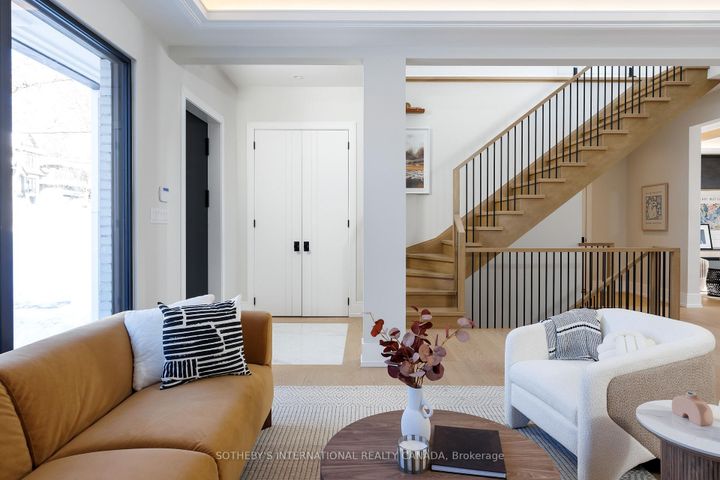 Photo 2 at 30 Orchard Crescent, Queensway, Toronto