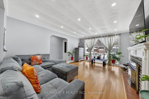 Photo 10 at 40 Brinloor Boulevard, Scarborough Village, Toronto