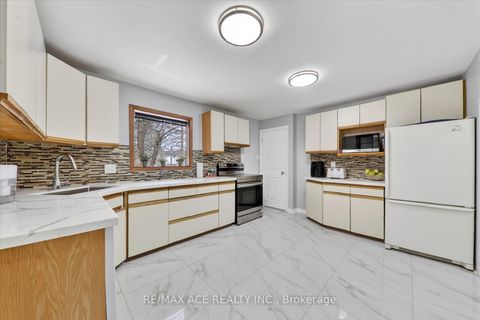 Photo 14 at 40 Brinloor Boulevard, Scarborough Village, Toronto