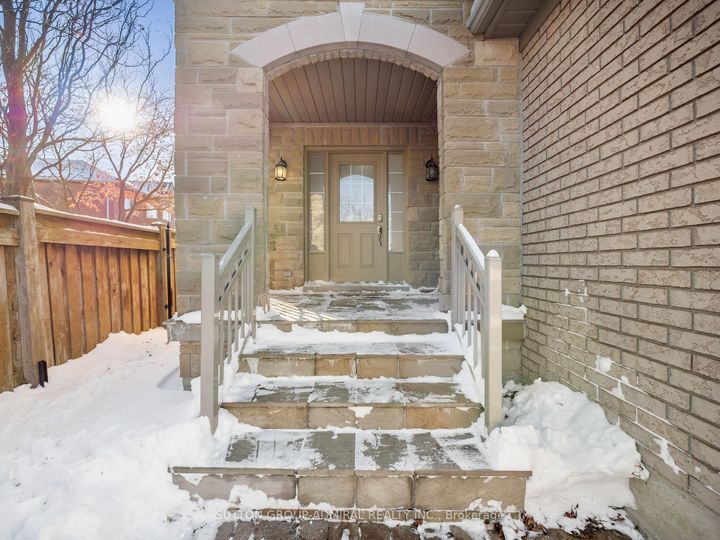Photo 1 at 172 Kingsview Drive, Vellore Village, Vaughan