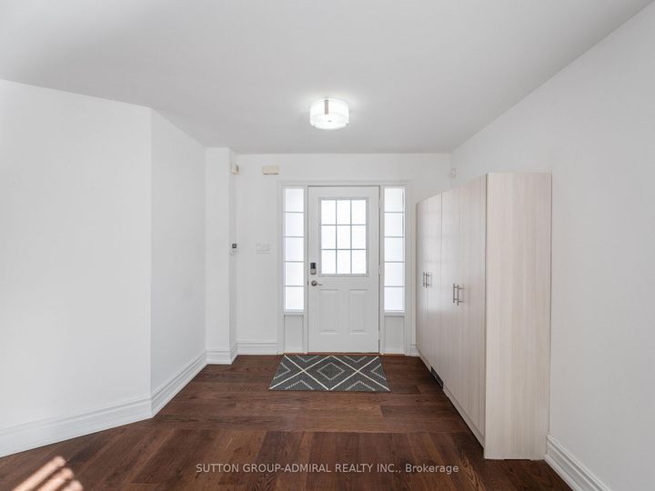 Photo 2 at 172 Kingsview Drive, Vellore Village, Vaughan