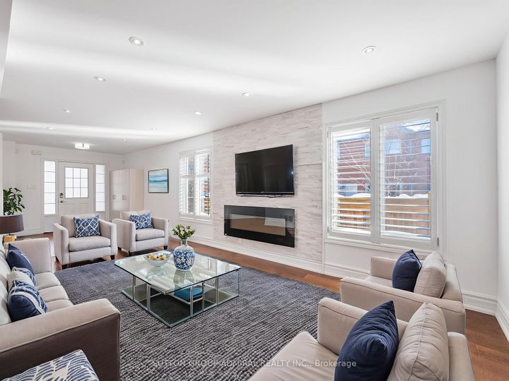 Photo 3 at 172 Kingsview Drive, Vellore Village, Vaughan