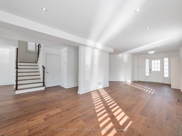 Photo 4 at 172 Kingsview Drive, Vellore Village, Vaughan