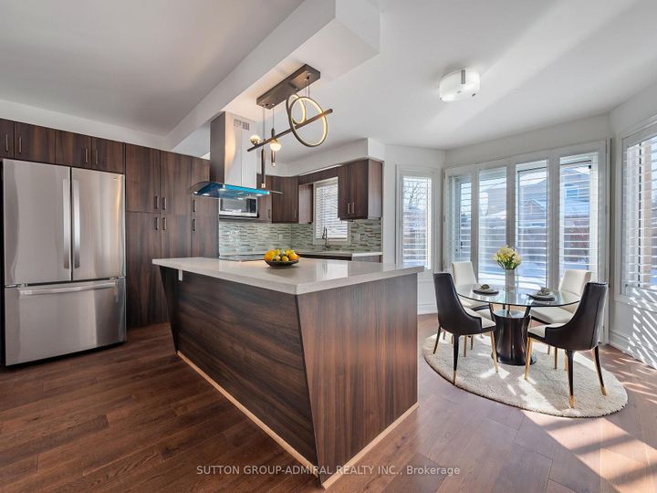 Photo 6 at 172 Kingsview Drive, Vellore Village, Vaughan