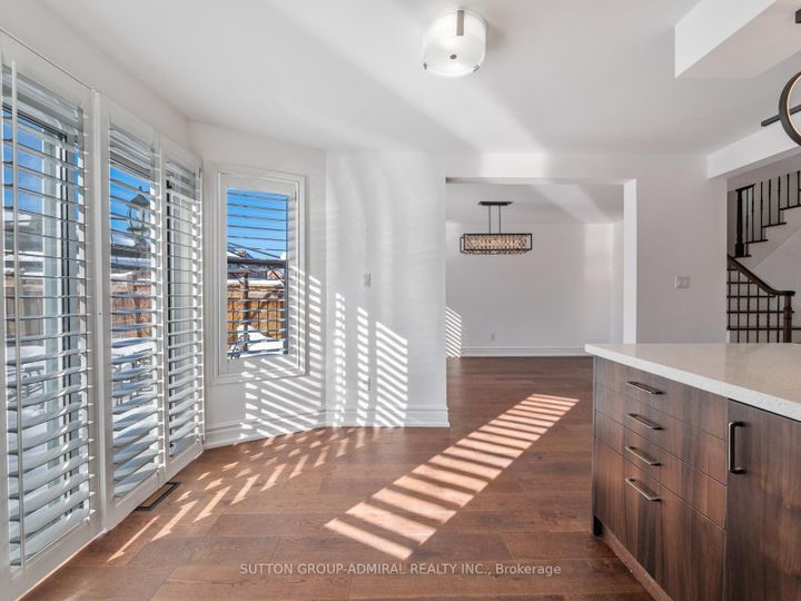 Photo 8 at 172 Kingsview Drive, Vellore Village, Vaughan