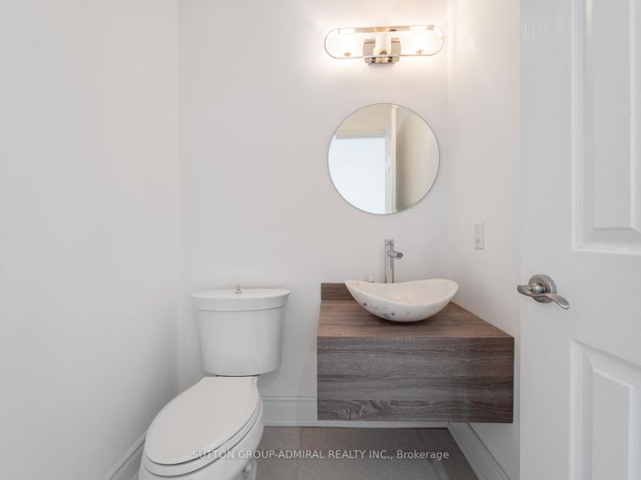 Photo 12 at 172 Kingsview Drive, Vellore Village, Vaughan