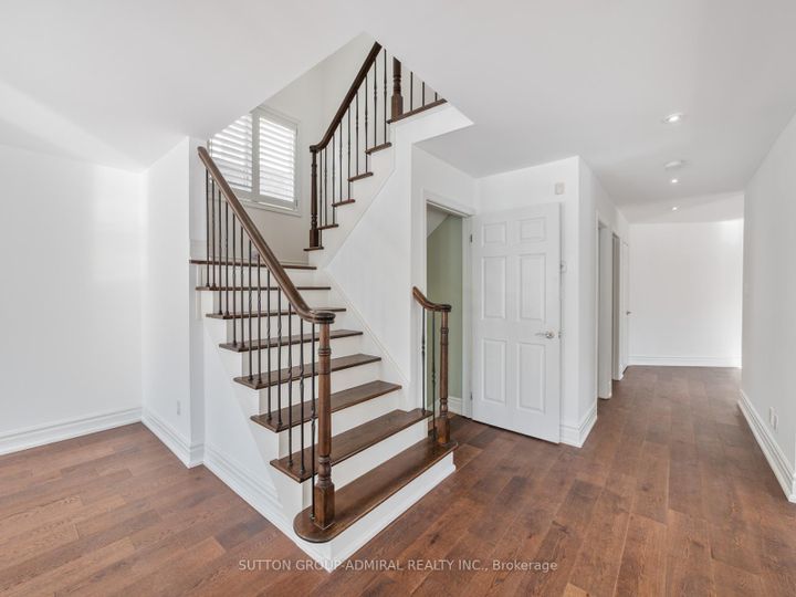 Photo 14 at 172 Kingsview Drive, Vellore Village, Vaughan
