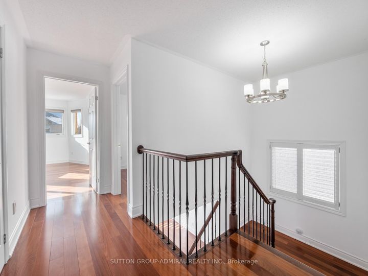 Photo 15 at 172 Kingsview Drive, Vellore Village, Vaughan