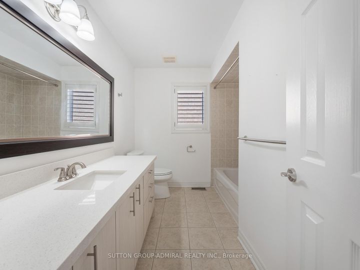 Photo 19 at 172 Kingsview Drive, Vellore Village, Vaughan