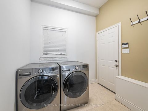 Photo 13 at 172 Kingsview Drive, Vellore Village, Vaughan