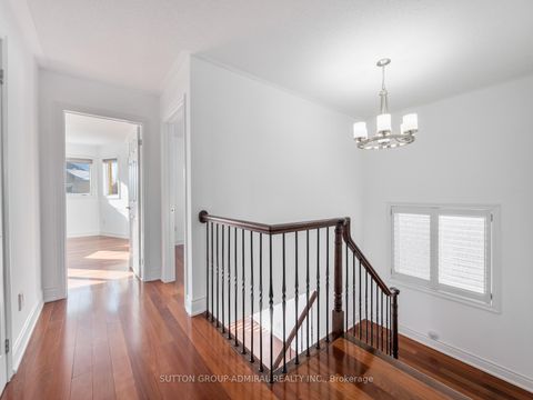 Photo 15 at 172 Kingsview Drive, Vellore Village, Vaughan