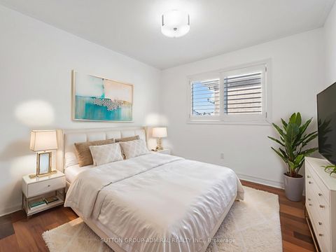 Photo 16 at 172 Kingsview Drive, Vellore Village, Vaughan