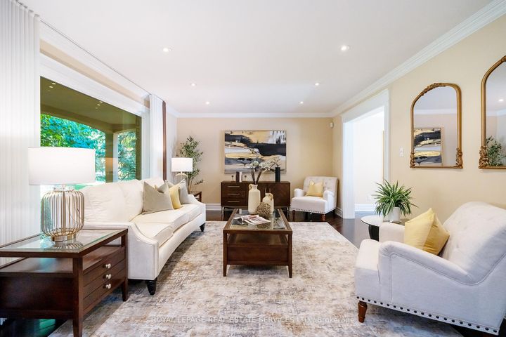 Photo 3 at 3278 Credit Heights Drive, Erindale, Mississauga