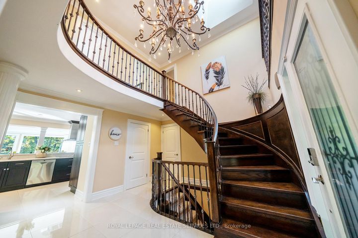 Photo 7 at 3278 Credit Heights Drive, Erindale, Mississauga