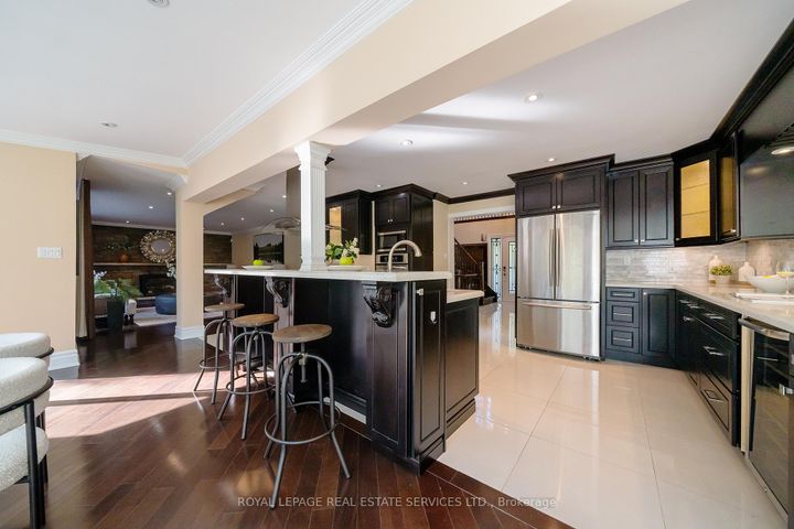 Photo 10 at 3278 Credit Heights Drive, Erindale, Mississauga