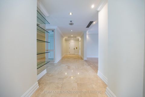 Photo 1 at #5B - 2 Chedington Place, York Mills, Toronto