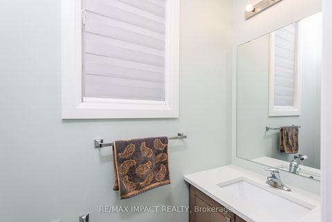 Photo 10 at 11 Larkin Lane, Bowmanville, Clarington