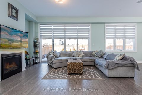 Photo 13 at 11 Larkin Lane, Bowmanville, Clarington