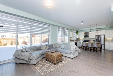 Photo 14 at 11 Larkin Lane, Bowmanville, Clarington