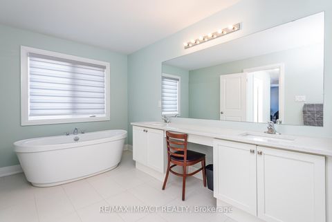 Photo 33 at 11 Larkin Lane, Bowmanville, Clarington