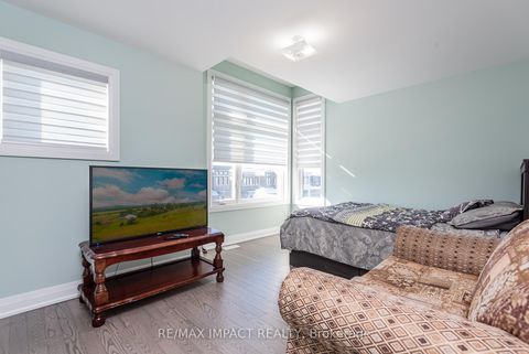 Photo 41 at 11 Larkin Lane, Bowmanville, Clarington