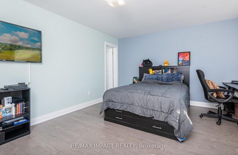 Photo 45 at 11 Larkin Lane, Bowmanville, Clarington