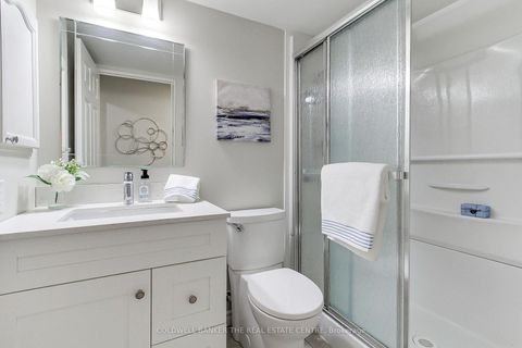 Photo 16 at 115 - 14924 Yonge Street, Aurora Highlands, Aurora