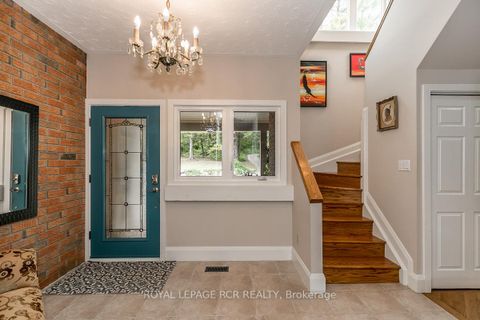 Photo 5 at 16365 Bathurst Street, Summerhill Estates, Newmarket