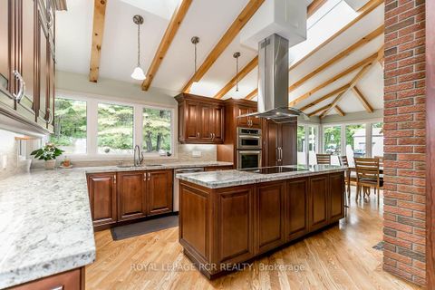 Photo 7 at 16365 Bathurst Street, Summerhill Estates, Newmarket