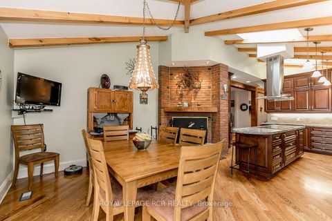 Photo 10 at 16365 Bathurst Street, Summerhill Estates, Newmarket