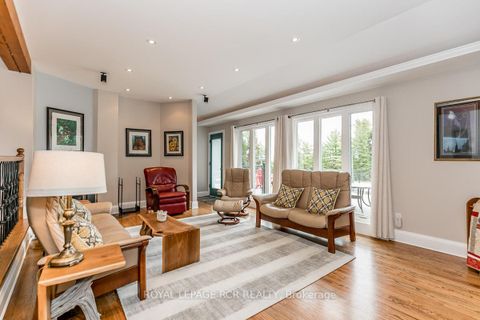 Photo 11 at 16365 Bathurst Street, Summerhill Estates, Newmarket