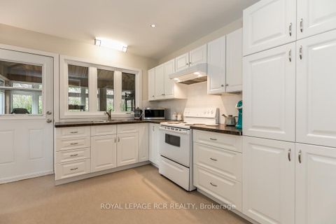 Photo 16 at 16365 Bathurst Street, Summerhill Estates, Newmarket