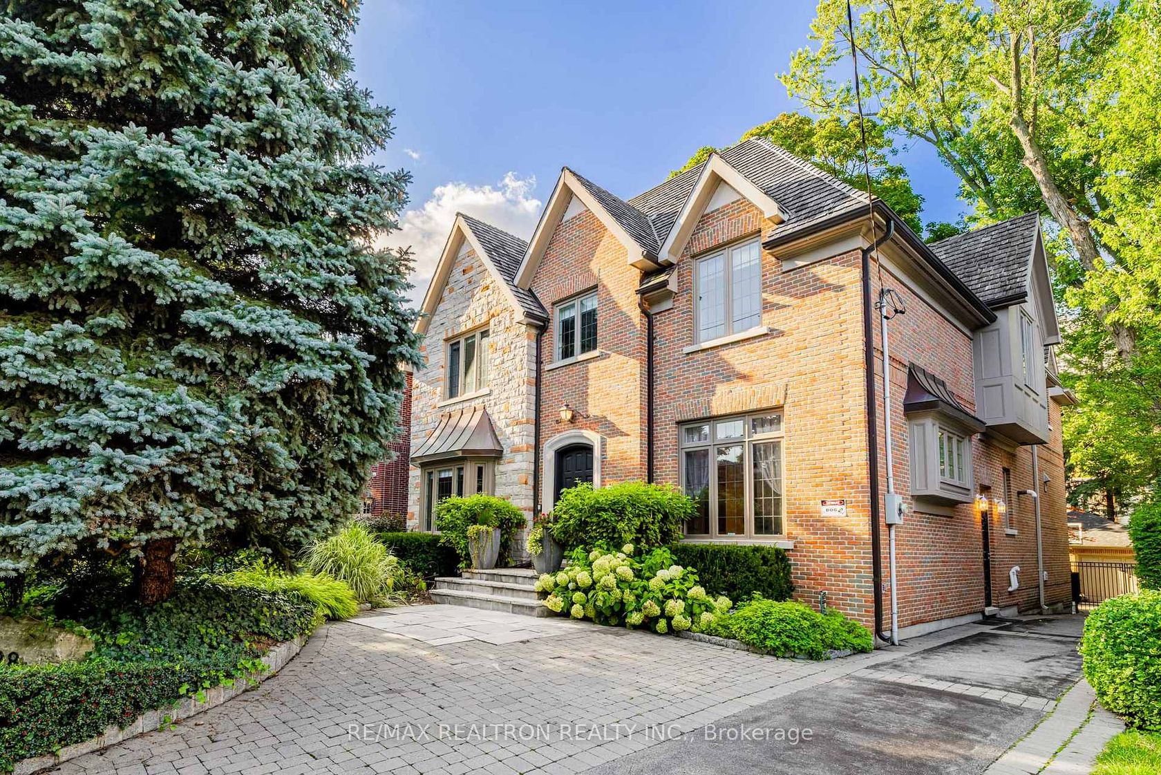 298 Dawlish Avenue, York Mills, Toronto by Loree Meneguzzi Real Estate 298 Dawlish Avenue, York Mills, Toronto