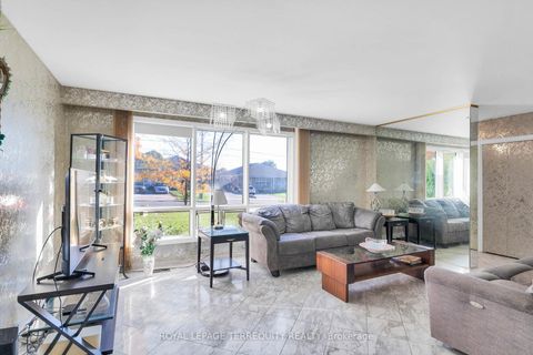 Photo 7 at 106 Grandravine Drive, York University Heights, Toronto