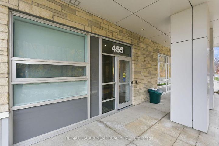 Photo 2 at 308 - 455 Charlton Avenue, Stinson, Hamilton