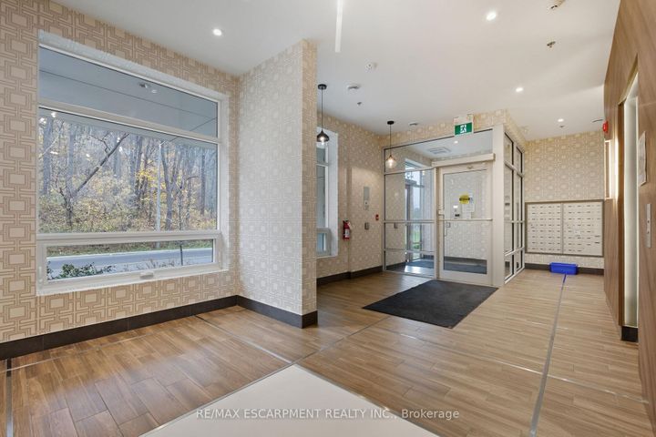 Photo 3 at 308 - 455 Charlton Avenue, Stinson, Hamilton