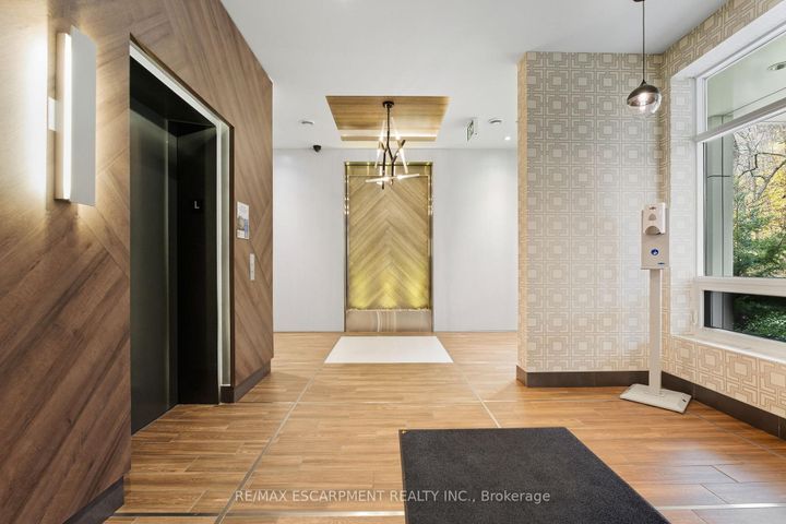 Photo 4 at 308 - 455 Charlton Avenue, Stinson, Hamilton