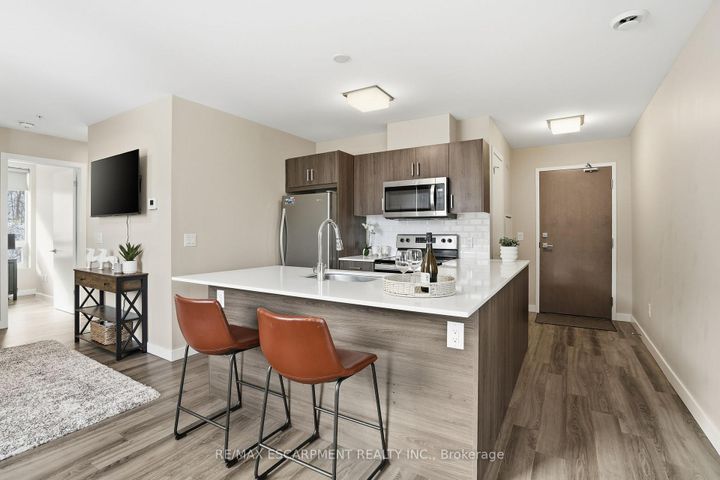 Photo 8 at 308 - 455 Charlton Avenue, Stinson, Hamilton