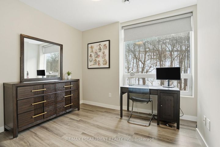 Photo 15 at 308 - 455 Charlton Avenue, Stinson, Hamilton