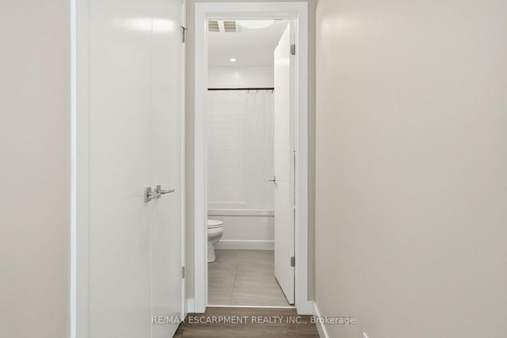 Photo 20 at 308 - 455 Charlton Avenue, Stinson, Hamilton