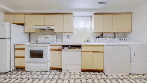 Photo 40 at 15 Thistlewaite Crescent, Malvern West, Toronto