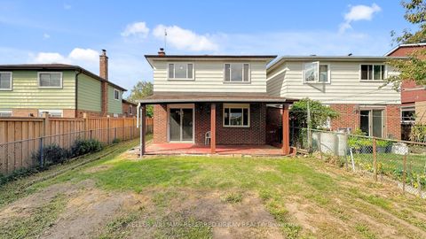 Photo 41 at 15 Thistlewaite Crescent, Malvern West, Toronto