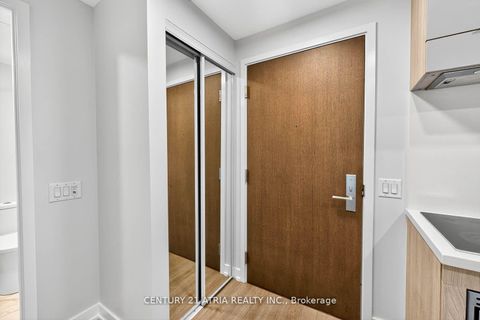 Photo 5 at 707 - 39 Roehampton Avenue, Mount Pleasant West, Toronto