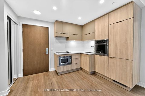 Photo 17 at 707 - 39 Roehampton Avenue, Mount Pleasant West, Toronto