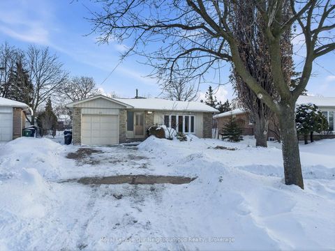 Photo 1 at 31 Boundy Crescent, L'Amoreaux, Toronto