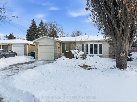 Photo 2 at 31 Boundy Crescent, L'Amoreaux, Toronto