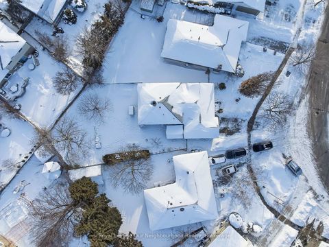 Photo 3 at 31 Boundy Crescent, L'Amoreaux, Toronto