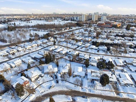 Photo 4 at 31 Boundy Crescent, L'Amoreaux, Toronto